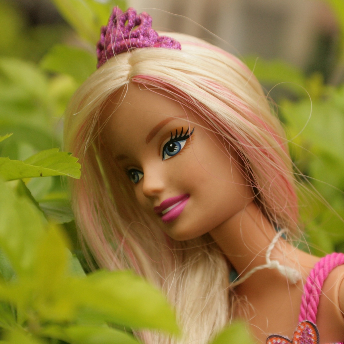 A Tale of Mattel's Two Dolls and the Politics of Dollplaying: A Critic...