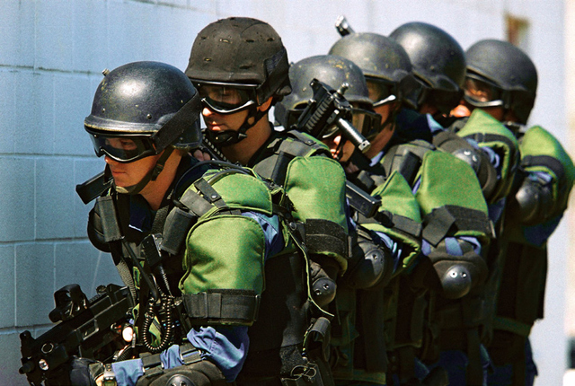 U.S. Customs and Border Protection officers wielding the Heckler & Koch UMP