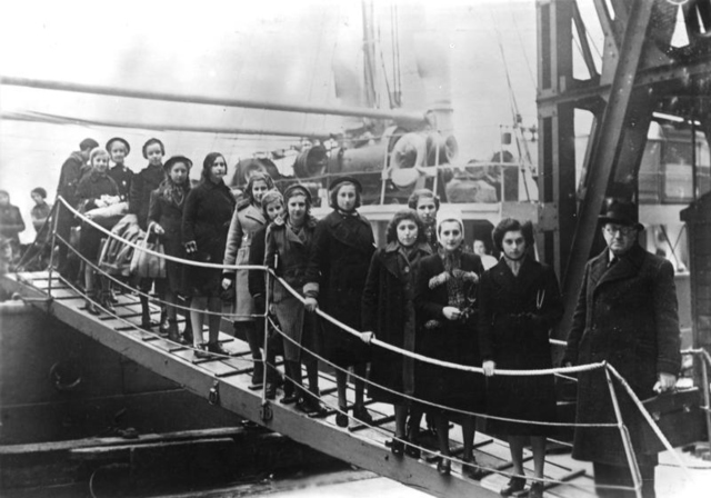 Jewish Refugees arrive in London on a Kindertransport